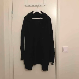  - Jättemysig lång svart kofta från Gant💕