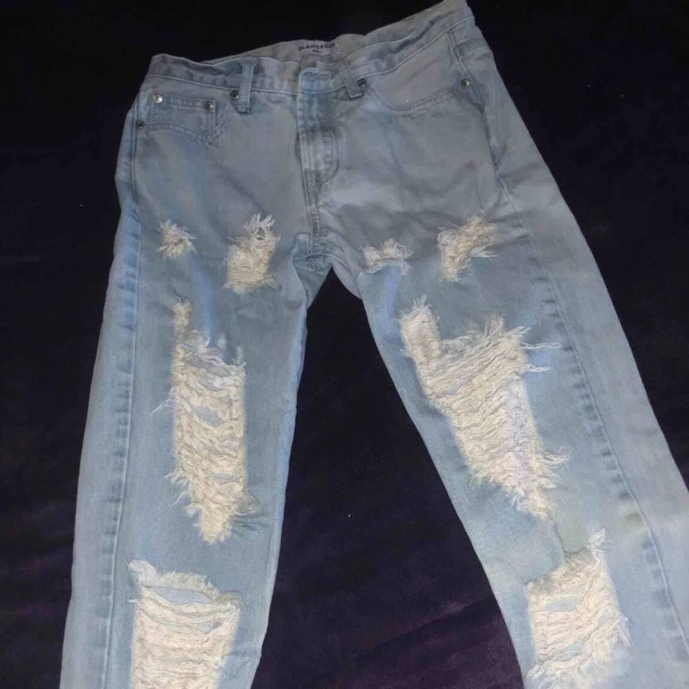 Boyfriendjeans som användts 1 gång eftersom dom e för små. Jeans & Byxor.