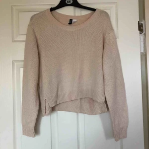  - Fin beige kofta oanvänd. 🌿