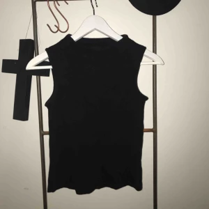  - Svart Top i fint skick 