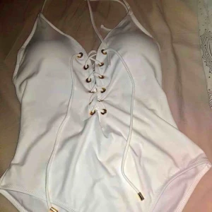  - Säljes pga den ä för stor! Strl 40, endast provad! 