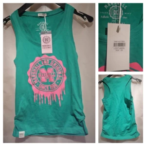  - Helt nytt linne Marshall Tankhottess Light green strl XS passar S Nypris 299 kr🎄🎁 - 89 kr  Vill du vara snyggast på gymmet eller en julklapp till dig eller tjejen i ditt liv 😊 Rensar garderob och vind hemma så passa på att fynda. Priset kan diskuteras 😊 Fint helt nytt oanvänt linne från Marshall Original Authentic Wear /Tank hottess light green/ French collection. Storlek: XS passar S också Färg: Ljus grön med rosa tryck Material :100% bomull Skötselråd : 30 grader maskintvätt Nypris: 299 kr Hämtas utav köparen i Södertälje centrum /Skickas mot tillkommande frakt kostnad.  Har Swish 😊     10% av det jag säljer ger jag till välgörenhet genom targetaid.com, skickar screenshot med donationen 😊