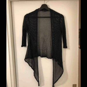  - Nättröja i stl S. Superfint skick och nästan helt oanvänd. 