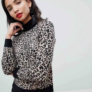  - Tröja från asos, aldrig använd! Storlek XS, nypris 250kr Frakt 30kr 