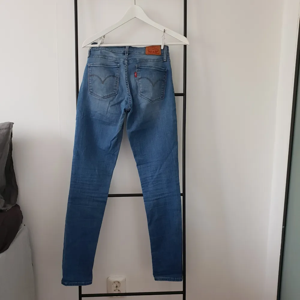 Skinny Levi's jeans. . Jeans & Byxor.