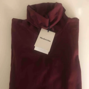  - En helt NY polo klänning  ”Modström”  Jätte skönt material och sitter snyggt på. 