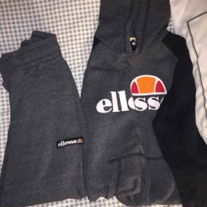  - Elesse mjukis set  storlek s. Köpt för 1200 kr. Tar bara swish. 