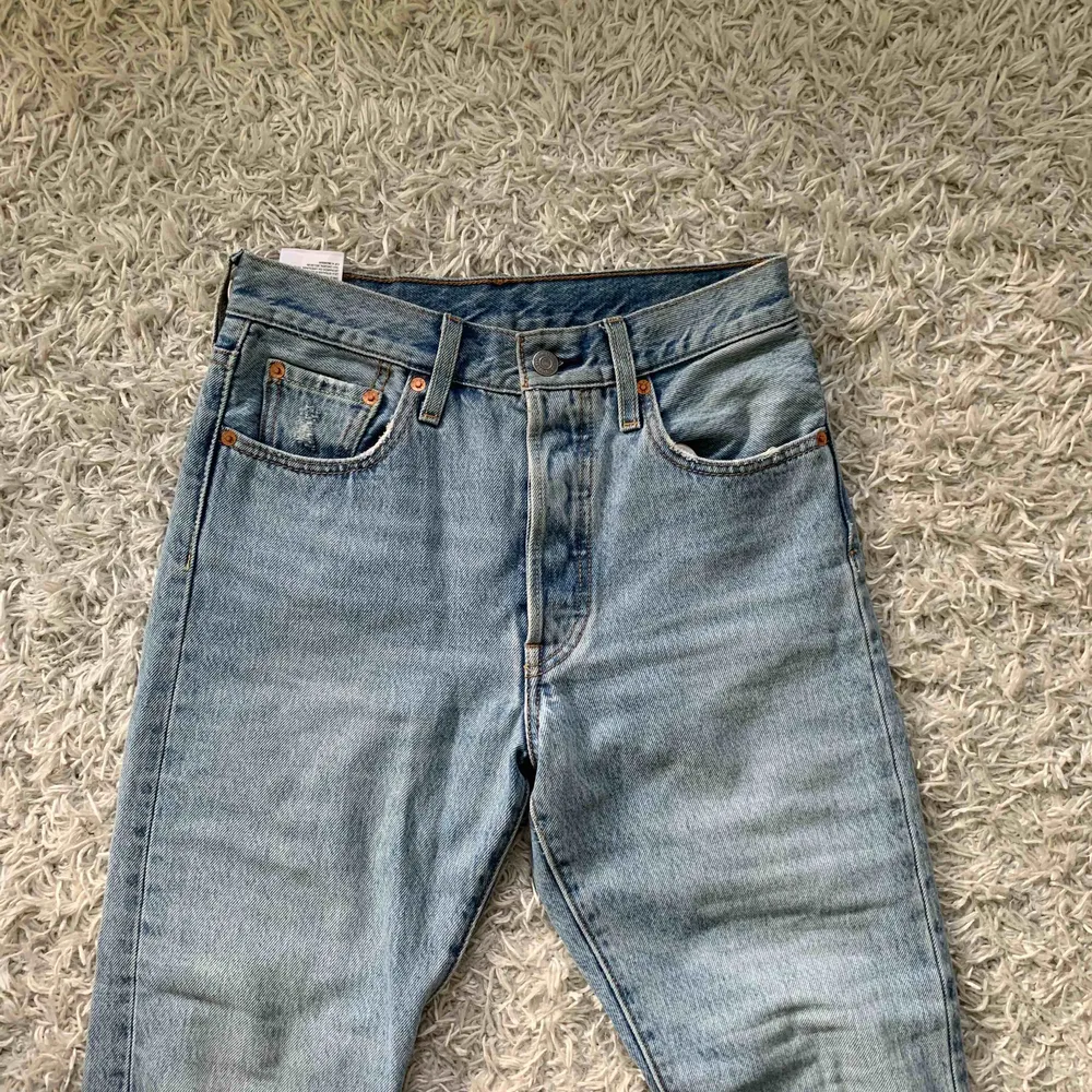 Levi’s 501 jeans i bra skick bara använda ett fåtal gånger. . Jeans & Byxor.