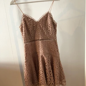  - Klänning från Lovetriangle, köpt på Nelly. Helt ny och oanvänd. Passar S/M