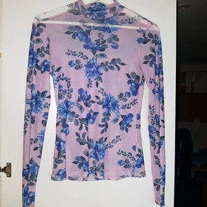  - Superfin mesh topp från NA-KD. Passar S/M bäst. Frakt tillkommer på 18 kr ❤