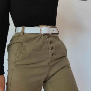  - Mycket fina kostymbyxor som jag knappt använder. Nyskick. Mycket unika! Tröjan från första bilden är också till salu. 