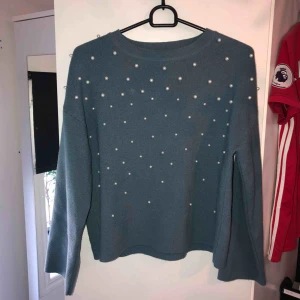 Chiquelle - Jättefin tröja från Chiquelle med pärlor. Sparsamt använd. Köparen står för frakt😊
