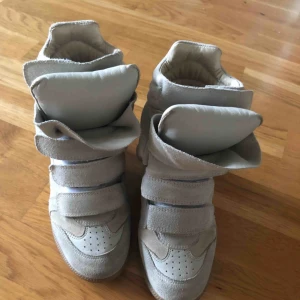  - Säljer mina Isabel Marant sneakers som inte används så ofta och nästan som nyskick! Självklart äkta! Har inte kvittot pga fick det som present. Jag och köparen delar på frakt. Skicka dm för fler bilder och info!