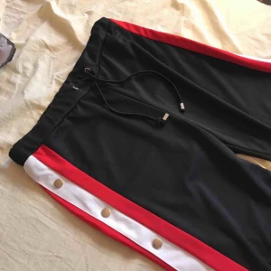  - Popper pants helt oanvända då dom inte passade mig 