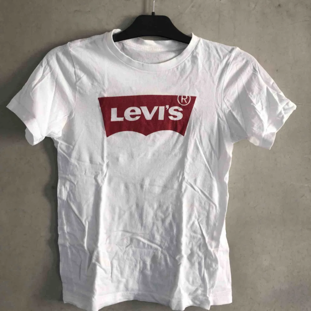 Klassisk Levis tröja🥰. T-shirts.