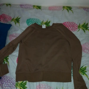  - Ljusbrun tröja från Hm, aldrig använt 
