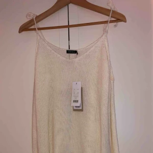  - Helt oanvänd stickad tröja. Från nakd. 