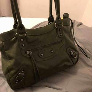 patent leather green chelsa bag 
