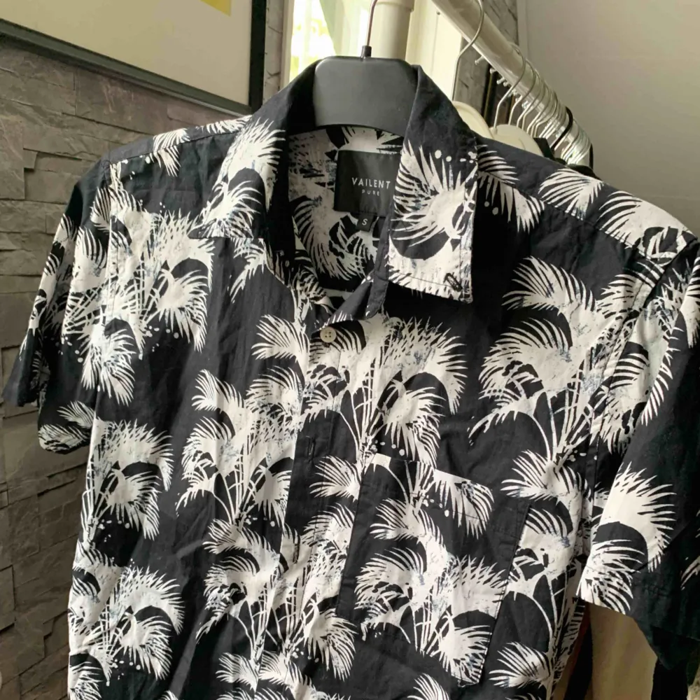 Hawaiiskjorta size S. Skjortor.