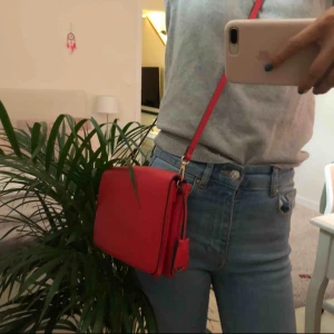  - Snygg väska från H&m använt en del och den matchar med allt. Original pris är 149 säljer för 45 🎒🎒