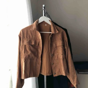  - En super fin jacka i storlek S, använd bara ett par gånger! Priset kan diskuteras! 