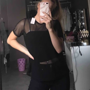  - Mash tröja från Nelly, superfin att ha på fest eller liknande. Aldrig använt och skylten är kvar, kan fraktas om du betalar frakt, fråga gärna ifall du har frågor!😊💕