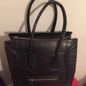  - Handväska fick som present. Några ggr används bara.