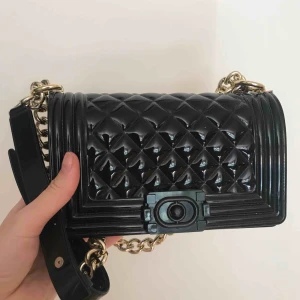  - Snyggaste väskan jag äger men säljes då den inte kommit till användning på så länge! 150kr + frakt! ❤️