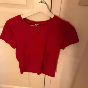  - Tröja från Gina, knappt använd. Köparen står för frakten 🥰