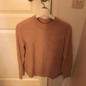  - Mysig tröja från Gina! Köparen står för frakten 