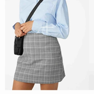  - En så fin kjol från monki. Sitter perfekt! Jättebra kvalitet, nästan aldrig användStorlek 38. Kan mötas upp i GBG sannats står köparen för frakten🍁