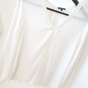  - Kostymblus från Stockholm LM, MQ.  Fantastiska guldiga detaljer och sömar.   Kan mötas upp i Huddinge, Älvsjö, Årsta, Globen & Västberga