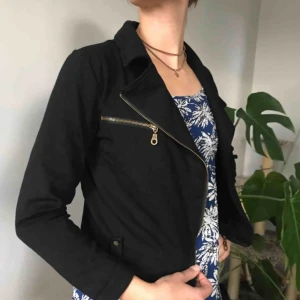  - Knappt använd, bra skick!  Material: viskos, polyamid och elastan  Köpare står för frakt