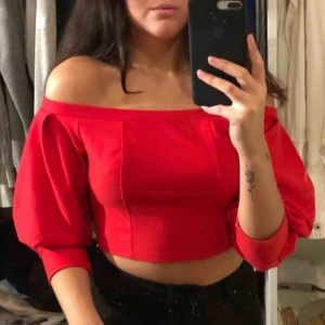  - Off shouldef blus med puffärmar! Använd några enstaka gånger! Dm vid intresse 😍