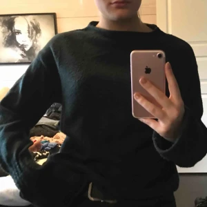  - Skitsnygg och skön tröja från ginatricot! Jättebra skick, knappt använd! 