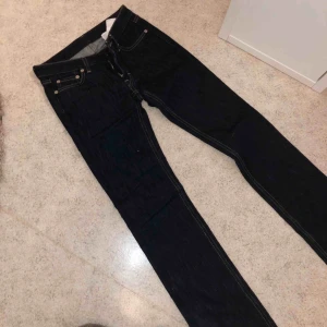  - Vintage, går inte att köpa längre. Modell ANNA BLUE JEANS. Har aldrig använt för att de varit lite för små för mig, därav ingen bild hur de sitter på. Rak i modellen nertill. Tvättad en gång & därför är lappen skrynklig  Nypris 1500-1800kr