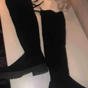  - Höga boots, bekväma 