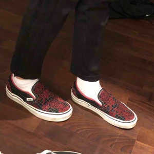  - Limited edition vans😍 ursnygga broderade vans som jag aldrig sätt förut. I jätte bra skick och köpta på second-hand