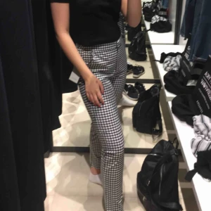  - Säljer mina gamla favvobyxor som tyvärr blivit för små. Sparsamt använda dock så i väldigt bra skick:)