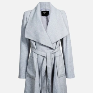  - !SÖKER!  Söker "bianca" kappan från bikbok, den såldes under 2018 men finns inte kvar längre.  Vill ha den i strl L eller XL