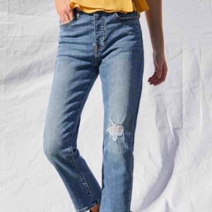 Levis jeans - Säljer Levi’s jeans. Helt oanvända och passar XS eller liten SMALL. Säljer på grund av fel storlek. Nypris 699kr säljer för 249kr. Köparen står för frakten💘