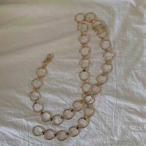  - superfint bucklebelt från gina tricot! originalpris är 129kr. säljs pågrund av det används alldeles för sällan och inga tecken på användning! köparen betalar frakt! ☺️