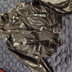  - Fin fake skin jacka, lite tunnare i modellen från elli white, STL S, frakt 50