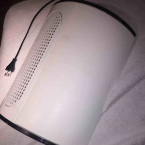 Fläkt  - Köpt på nagelgiganten (999kr) för mindre än 3 månader sedan. Fläkten fungerar utmärkt bra, därav lite använd märken som inte stör +dampåse medföljer. Köparen står för tillkommande frakt.
