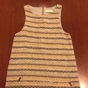  - Jumper från Zara's. Stickat, superfin.  Dragkedjor och fickor. Fodrat 