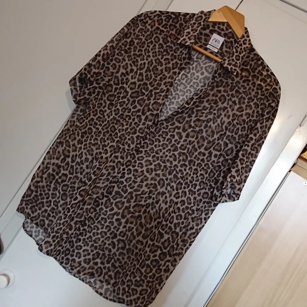Lätt transparent kortärmad skjorta från Zara herr, storlek XL. Som ny! Möter upp i Stockholm eller köparen betalar frakten✨ . Skjortor.