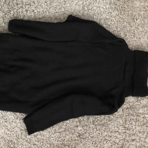  - Fin höst stickad tröja! Nypris 300kr , jag säljer 150 kr + frakt! 