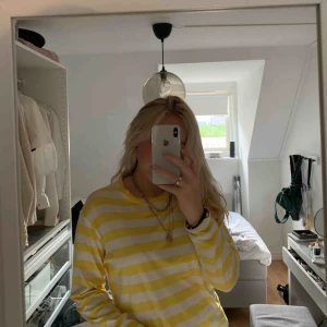  - Tröja ifrån bik bok, köparen står för frakt! Skriv för frågor