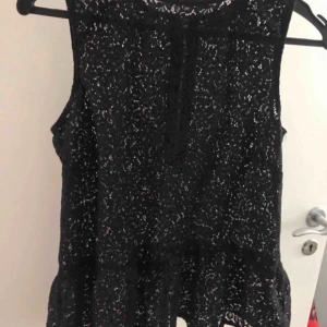  - Underbar genomskinlig topp/linne/partytopp i jättefint skick!