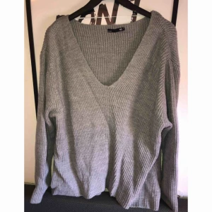  - Oversize stickad tröja, storlek XL. Knappt använd